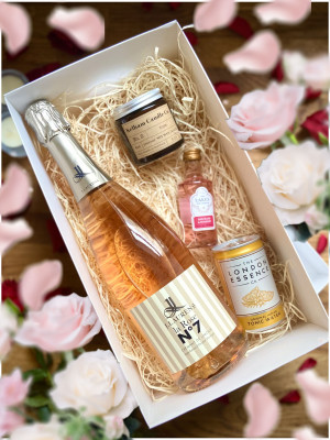 J.Laurens, Crémant Rose 75cl, 4oz Kelham Candle, Lakes Gin Rhubarb and Rosehip 5cl and London Essence Tonic can 150ml Set